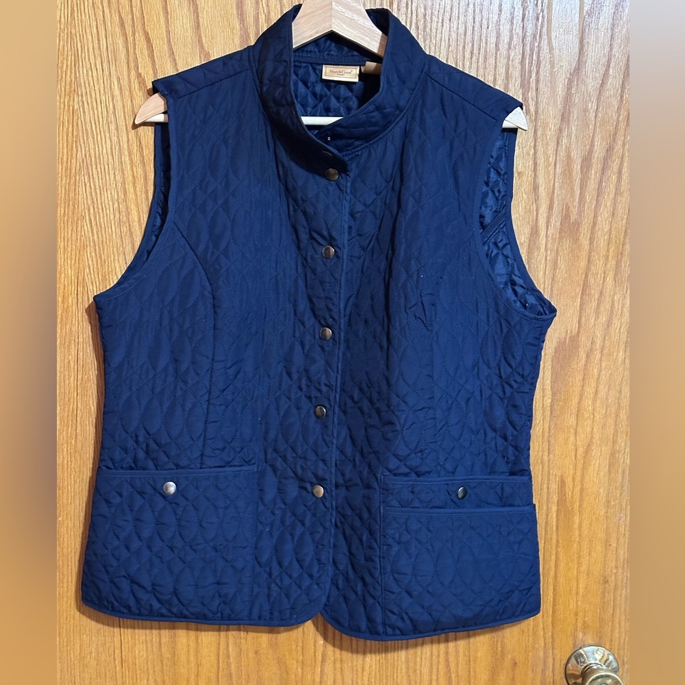 Northcrest quilted lightweight‎ women’s vest snap closure navy fall layering